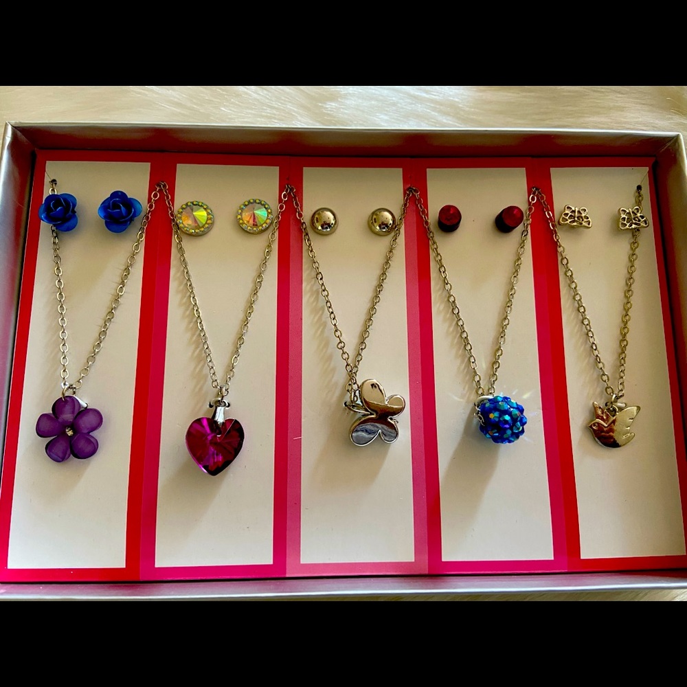 Earring and necklace set